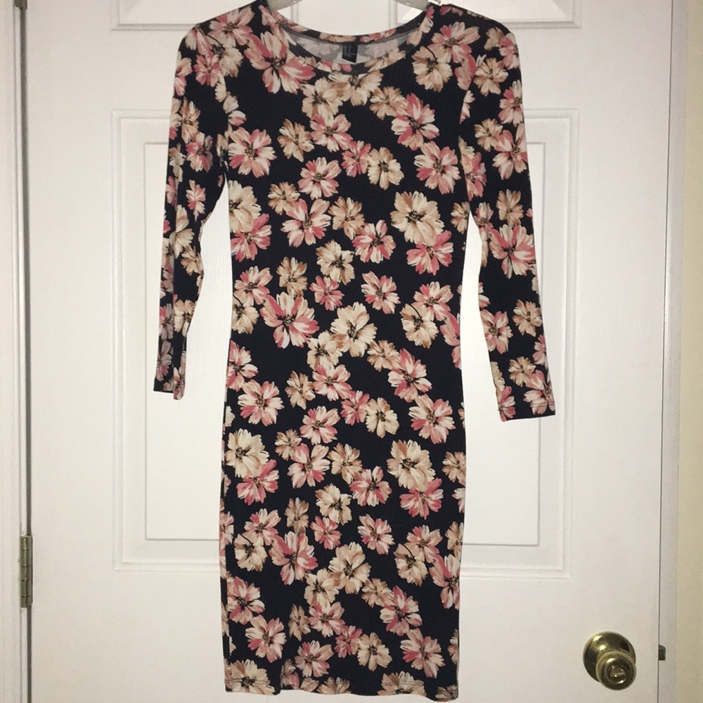 NWOT F21 Fitted Floral Pattern Dress